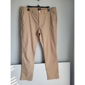 UntuckIT Straight Taper Fit Khaki Chino Pants Men's Size 36x32